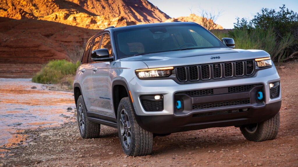 Jeep Grand Cherokee SUV, reportedly getting a Hurricane inline-six engine option for 2028 (Photo credit: Jeep)